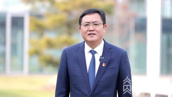 所有丹阳人:市委书记黄春年喊你一起建设"智造名城" | 县委书记v访谈