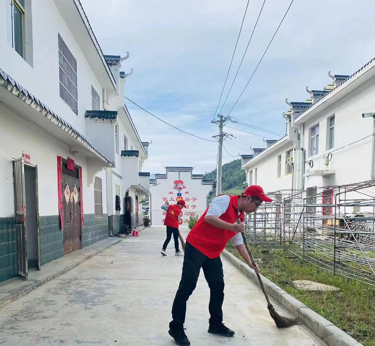 阳新县竹坪乡干群协力改善人居环境提高百姓幸福感