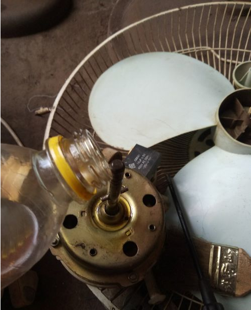 三叶吊扇加油怎么加油