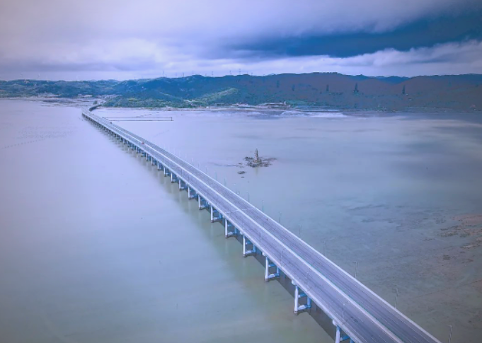 国道g228漳州段漳江湾特大桥航拍在国道g228滨海风景道上,一座座雄伟