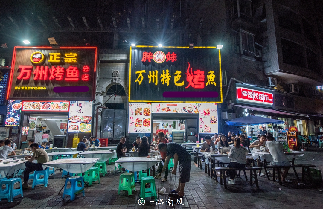 重庆渝北隐藏着"火锅第一街",一到晚上就热闹起来,你去过吗?