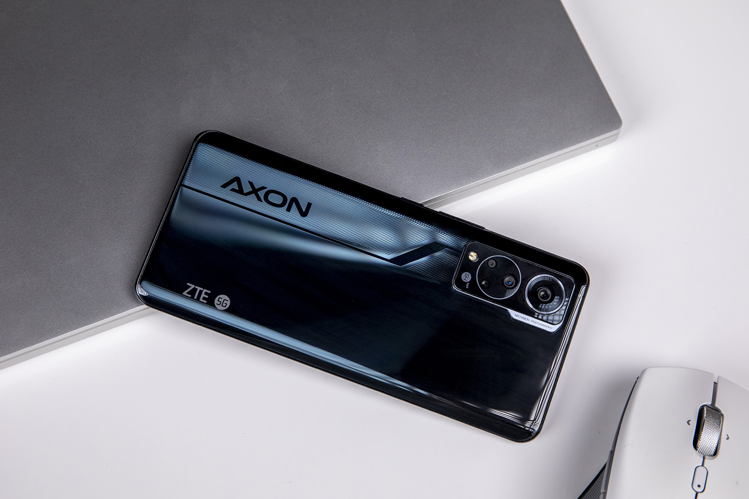 中兴axon30屏下版第二款屏下摄像机型