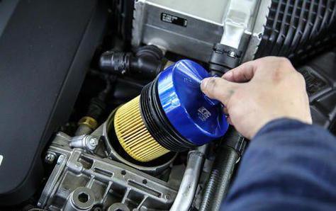 发动机机油滤芯 机油滤清器在哪里,哪个位置?