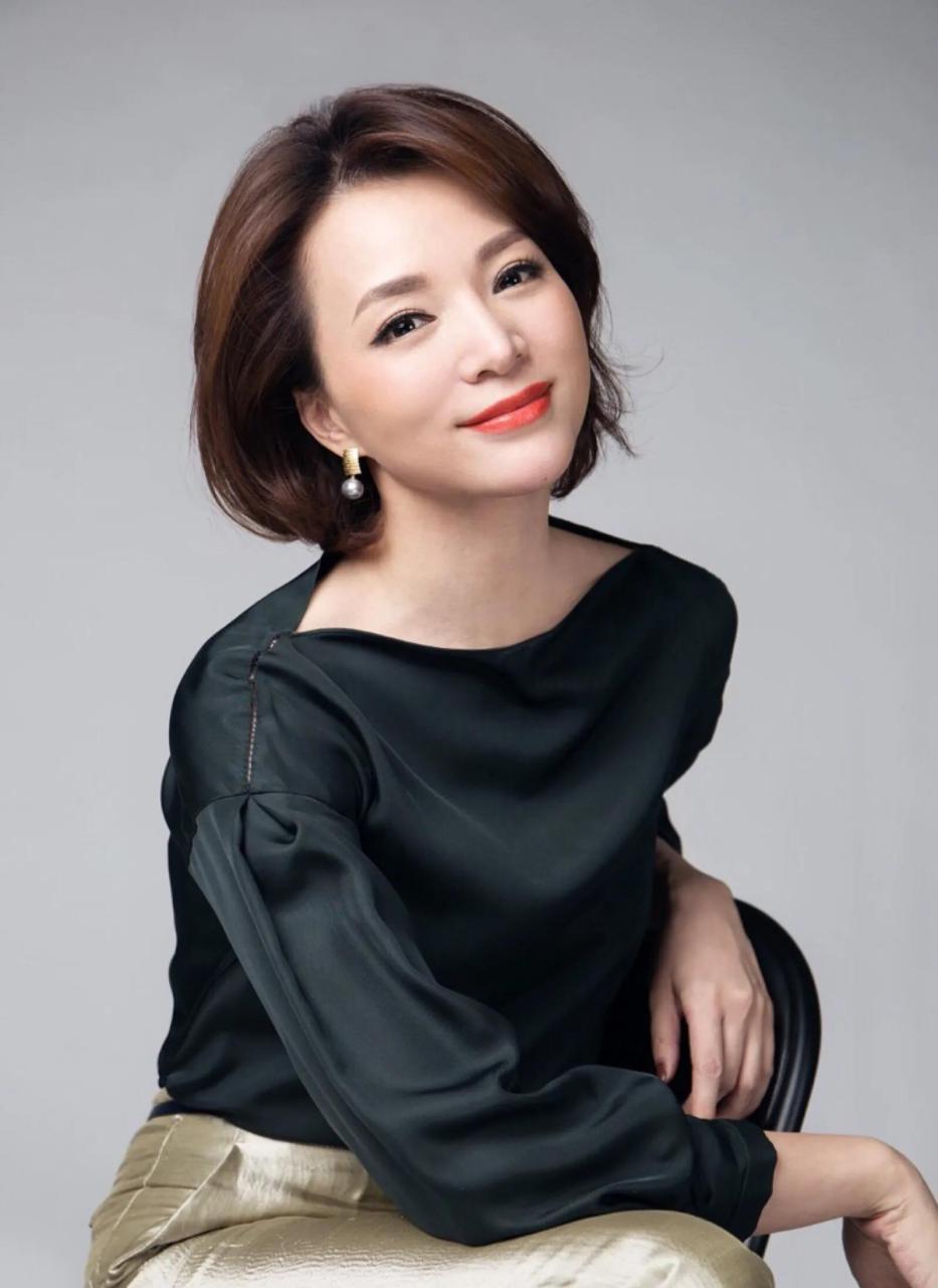 密春雷花了六千万,为董卿在美国购买了一栋豪宅,将豪宅的钥匙交给了