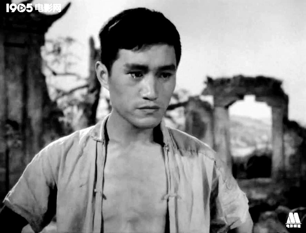 上影老电影《飞刀华》,李纬,王蓓主演,字幕中的演员唯牛犇健在