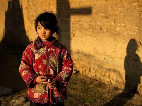 80年代被遗弃的小姑娘——亲戚做寿