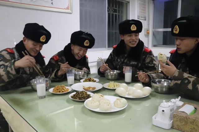 军营"深夜食堂",让你大开眼界!