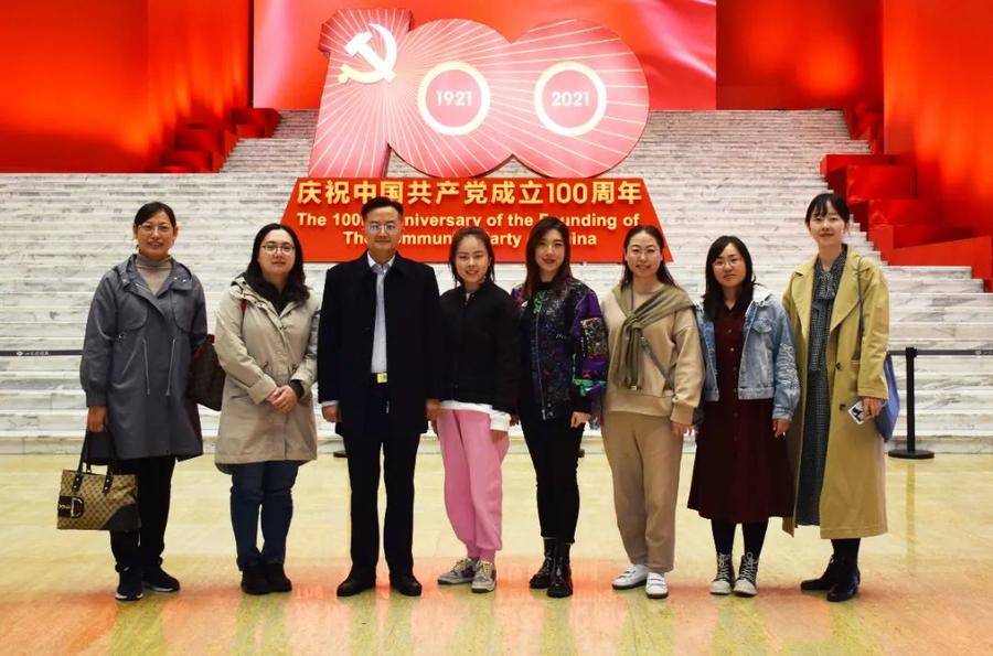 师者风采|烟台开发区高级中学美术组 王钰老师