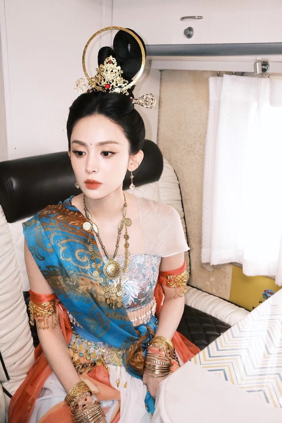 古力娜扎和迪丽热巴明明长得差不多,为何名气差别那么大?