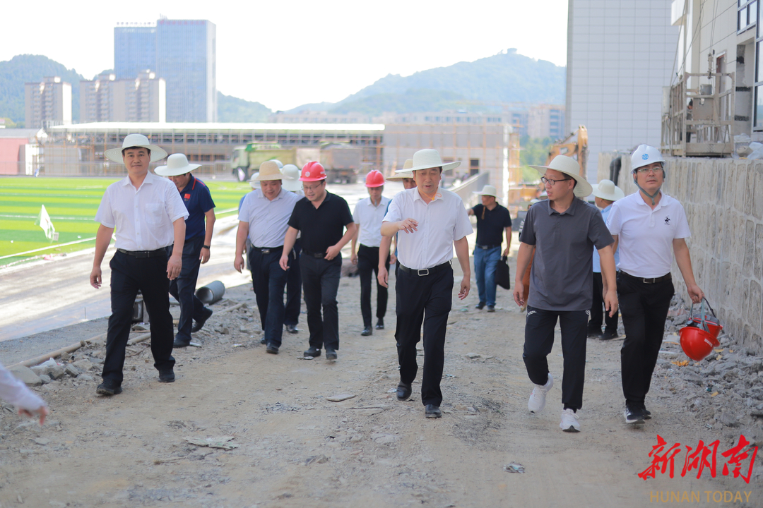 高湘文调研督导湾溪小学项目建设及安全生产情况