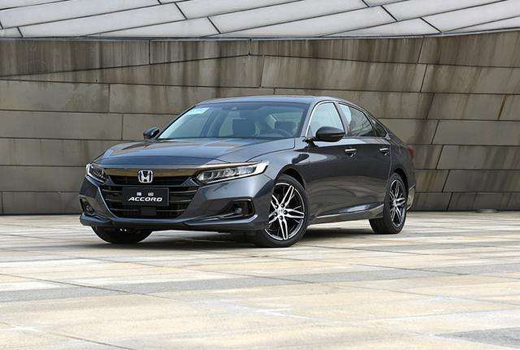 运动感十足,最受欢迎的家用b级车本田雅阁,究竟好在哪里呢