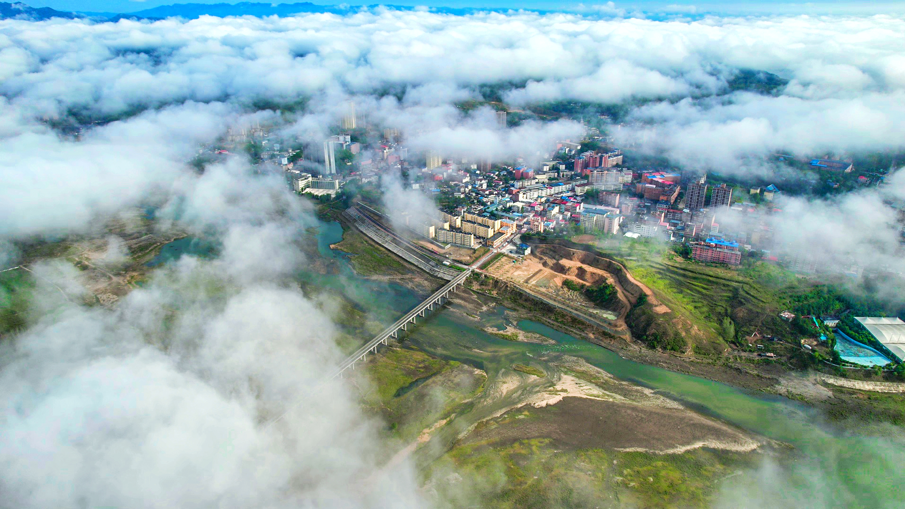 鲁山下汤镇:云海起伏湖光山色 秀美下汤人间仙境