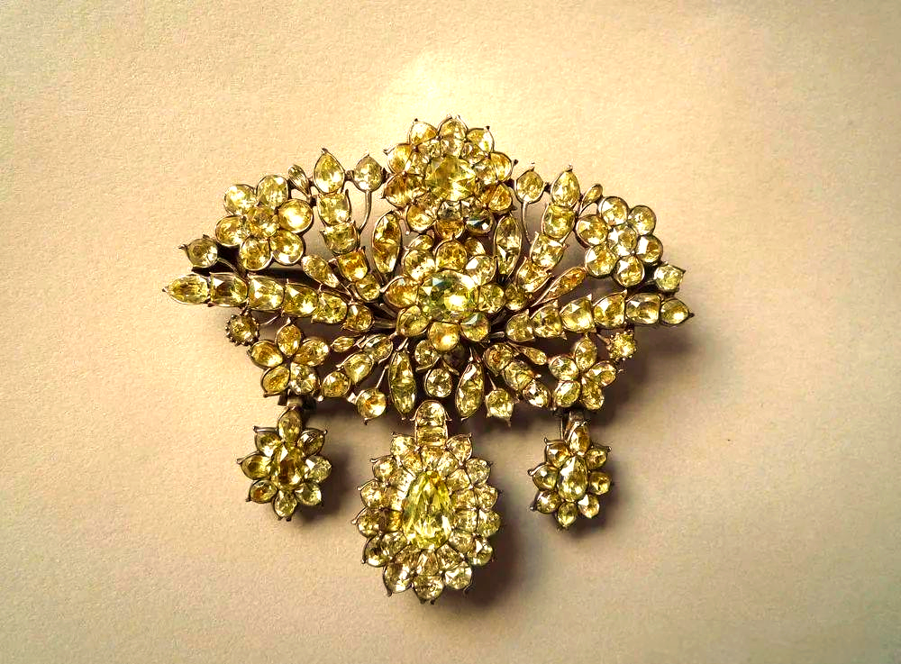 洛可可风格珠宝的多样特点与华美设计