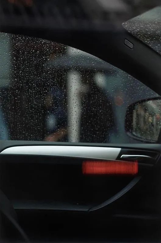 如 何 把 阴 雨 天 拍 出 电 影 感?