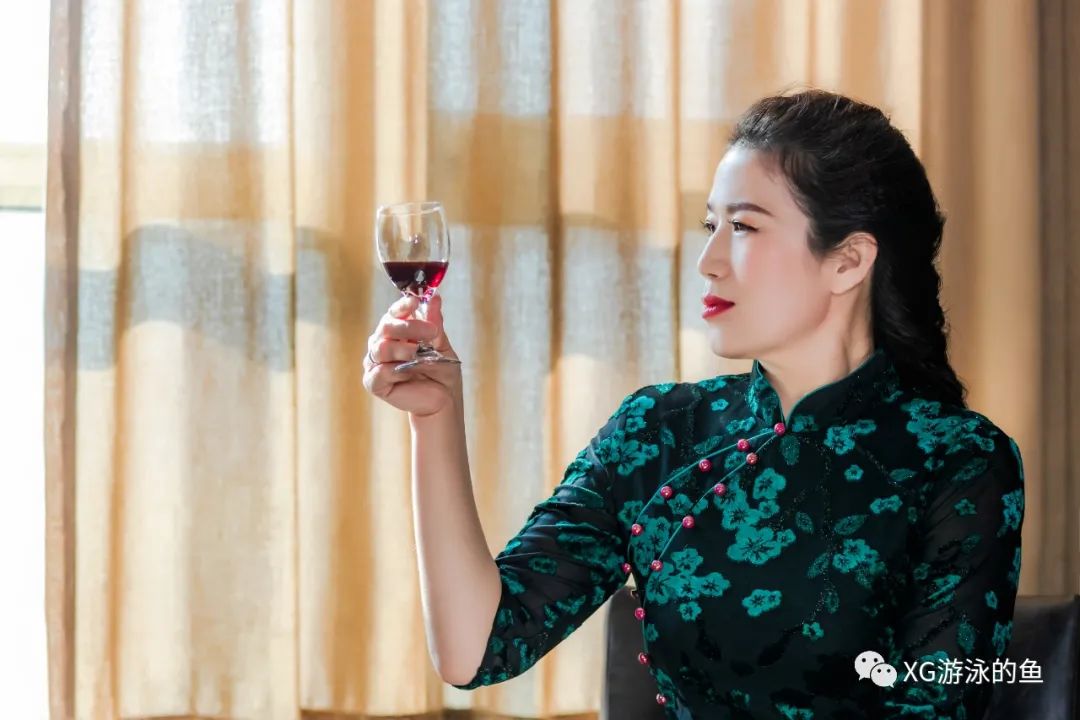 旗袍红酒,不一样的自我