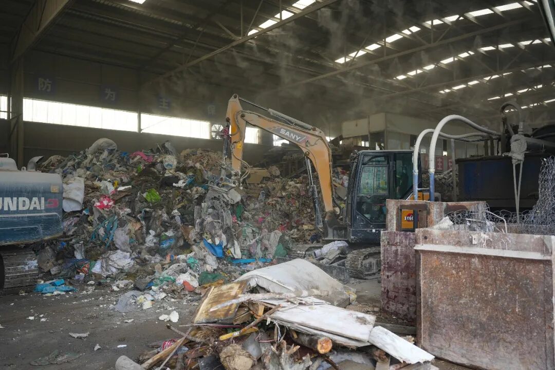 成都市建筑垃圾专项整治行动持续推进中!装修垃圾被清走后,去了哪里?