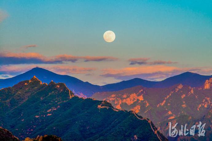 按图索冀|金山岭长城现日月同辉美景