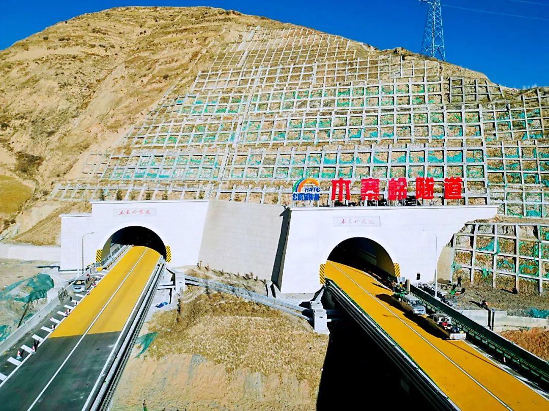 玉磨线景寨隧道图片