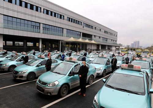 长寿区总工会开展已加入工会组织巡游出租车司机会员代表慰问活动