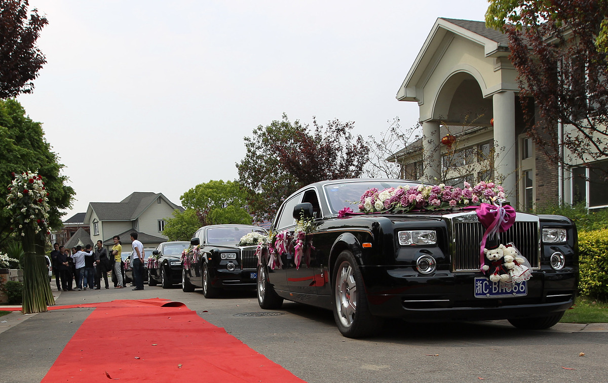 婚车遇上出殡车,到底谁先让道?请记住这几个老规矩