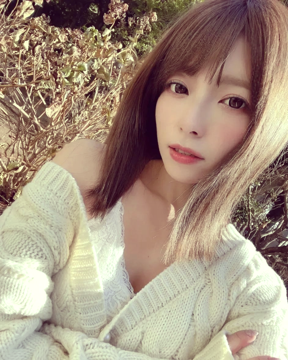 上原亚衣的传奇:从暗黑界到互联网新宠