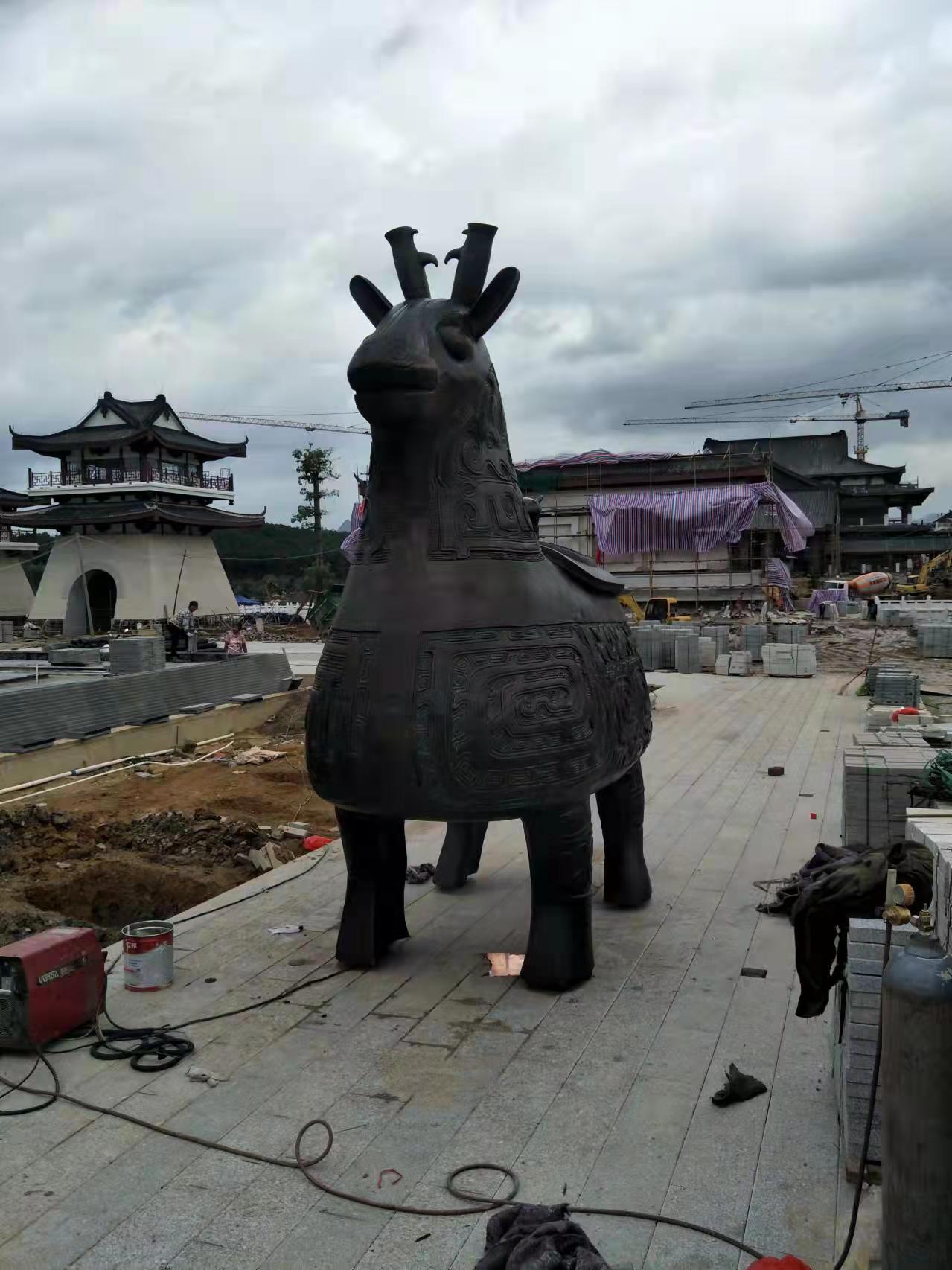 大型仿古青铜四不像制作铜战马雕塑