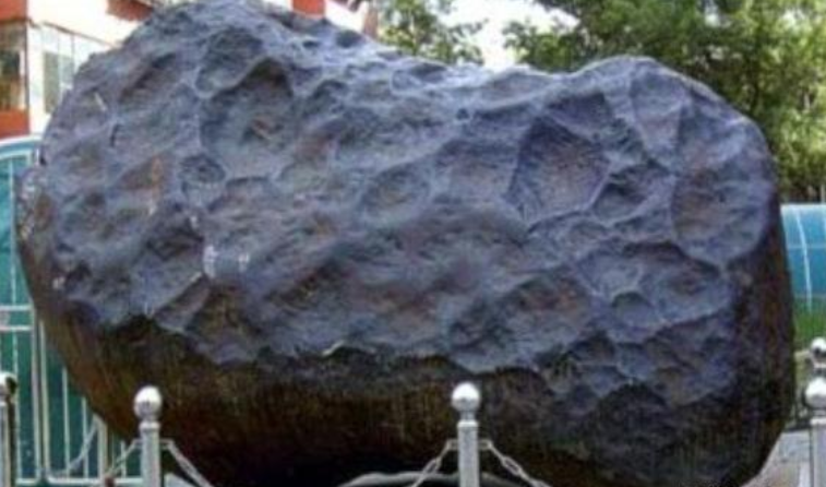 太空"陨石"坠入青海,世界目光齐聚于此,俄专家:中国属实幸运