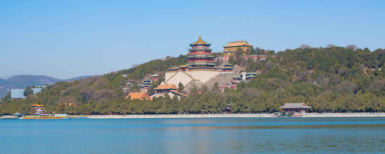 万寿山昆明湖构建山水,行政,生活,游览三大区域形成颐和园结构