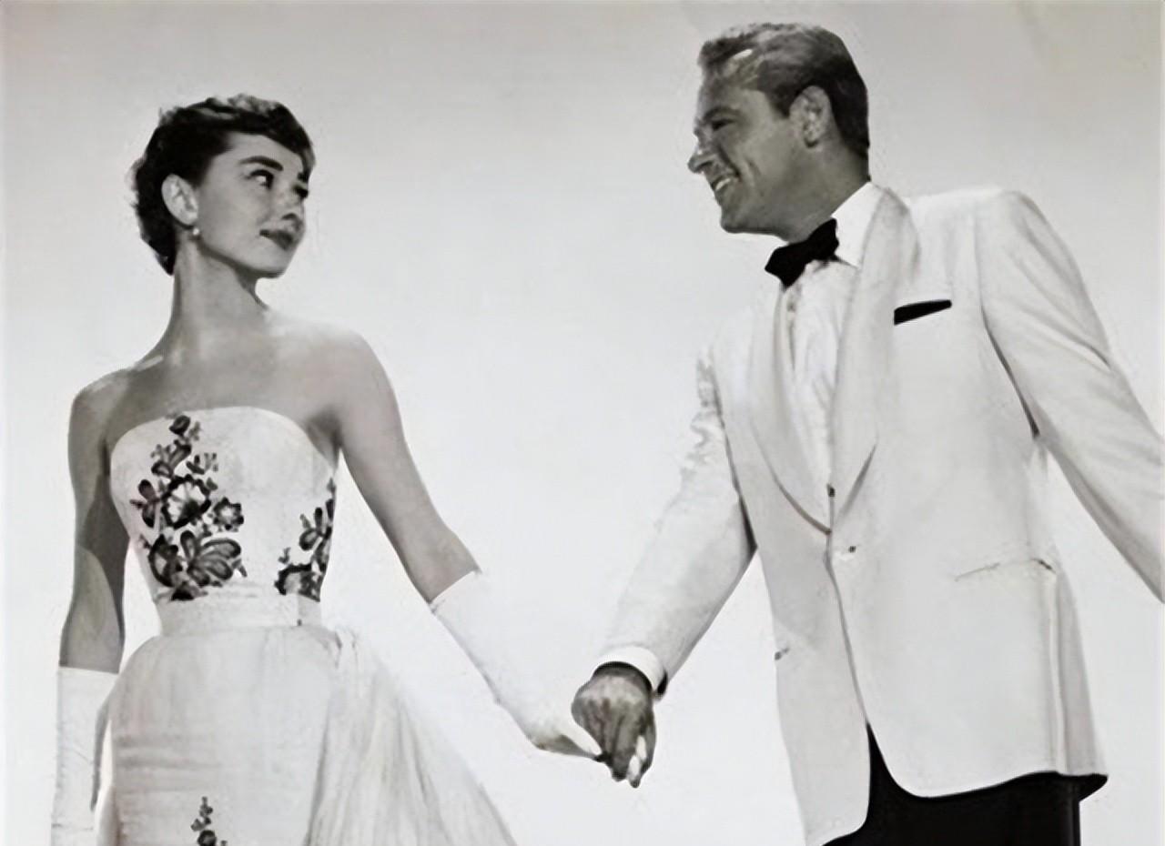 纪梵希:3次为赫本披上婚纱,终生未娶,赫本逝世后亲自为她抬棺