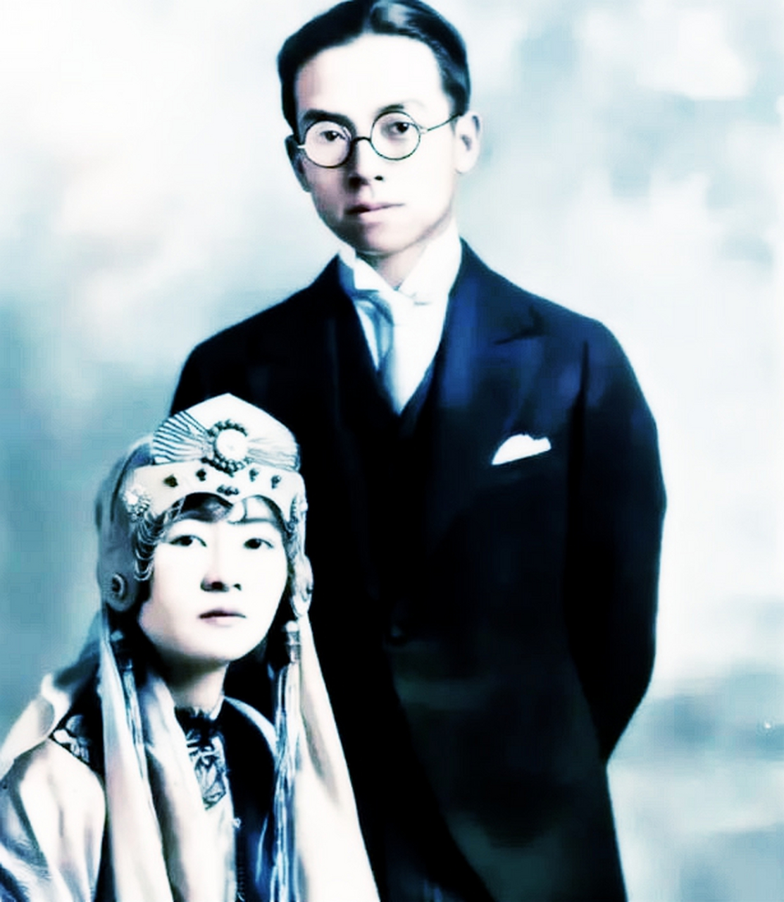 1929年,徐志摩与陆小曼结婚3年后,徐志摩用爱求他:"男人,我们要孩子吧