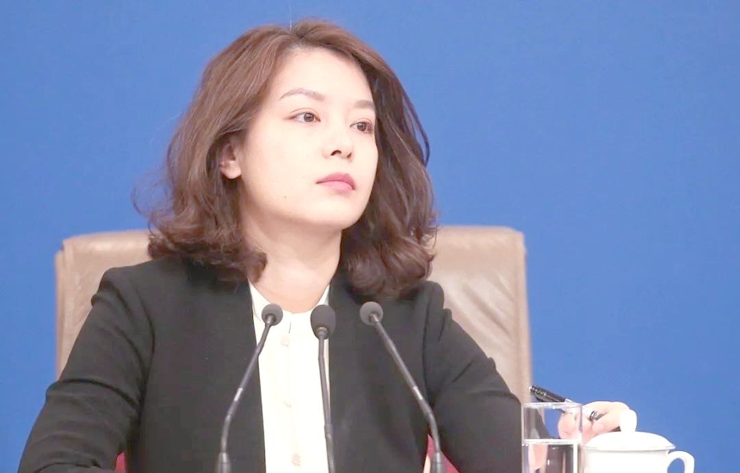 张京因中美会谈中的翻译表现成为焦点:争议与挑战