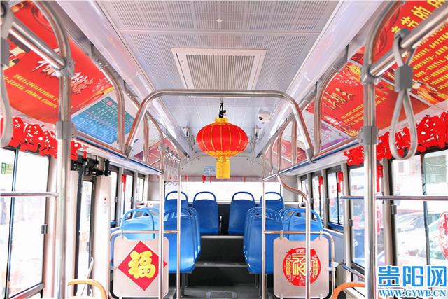 贵阳8路公交车年味浓