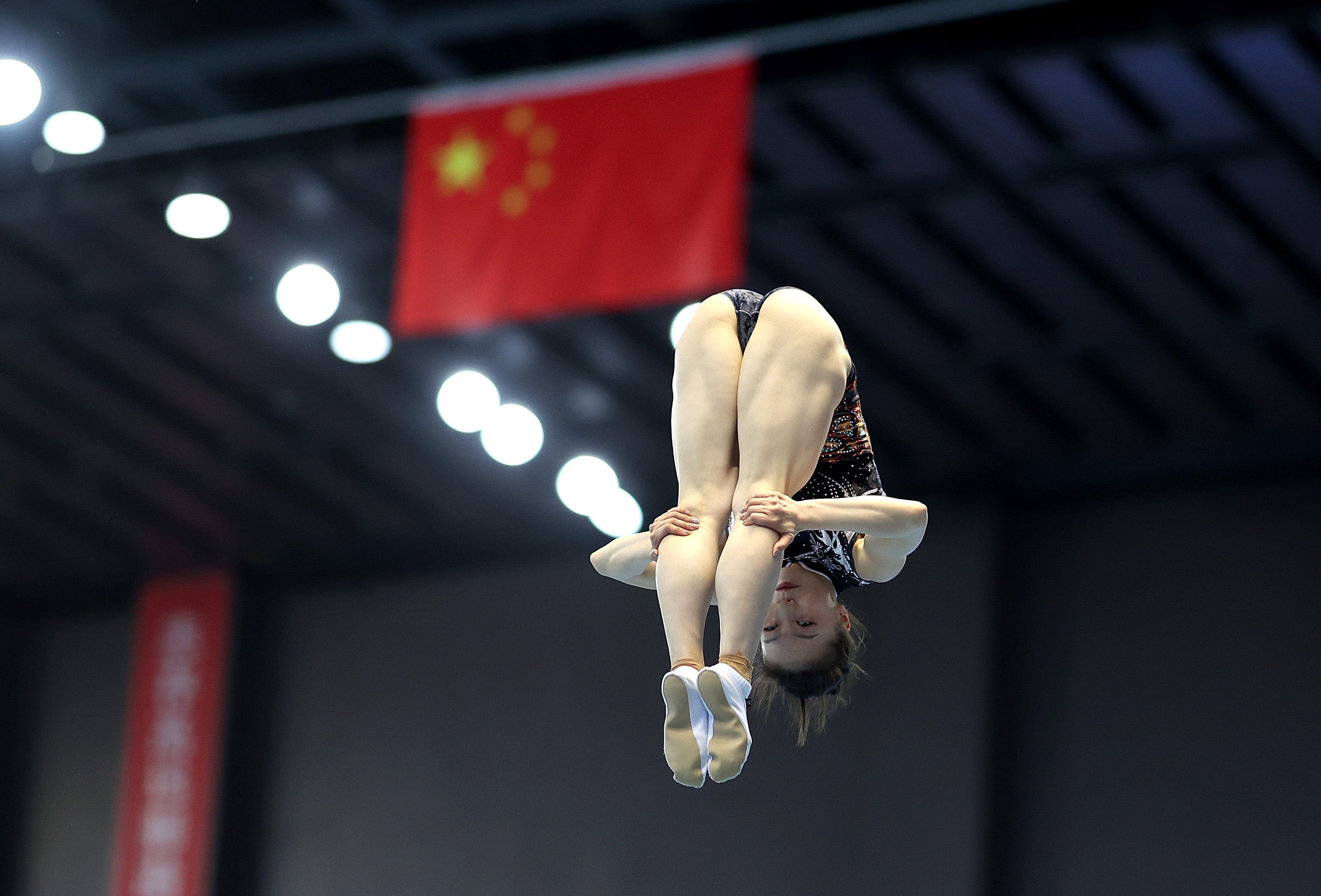 (体育)蹦床——全国冠军赛:朱雪莹获女子网上个人冠军