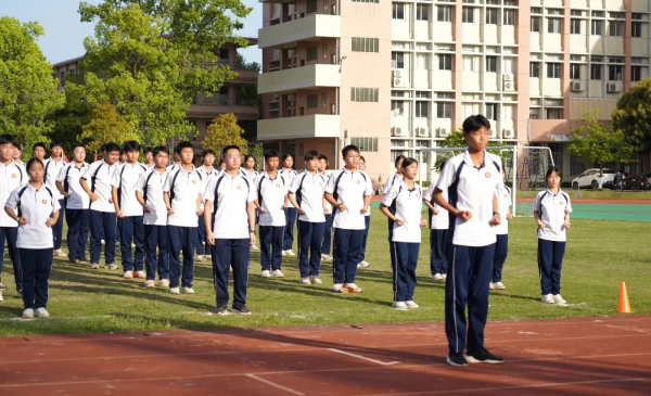 青春跃动,"武"韵飞扬!龙门中学举行2025年春季学期武术健身操比赛