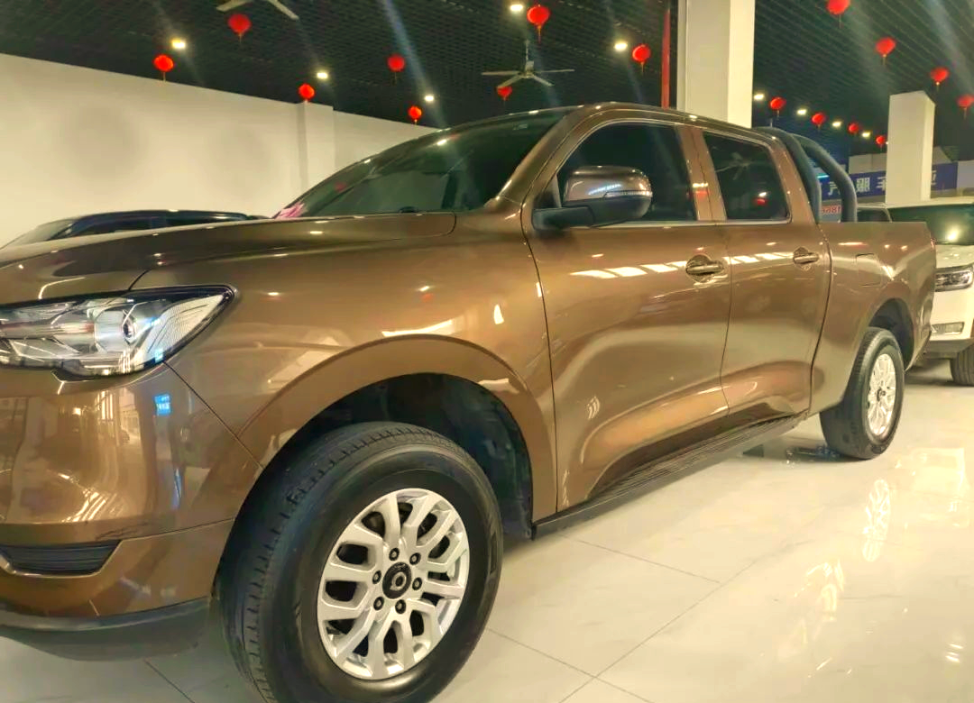 —全新长城炮手动挡两驱棕色版详解