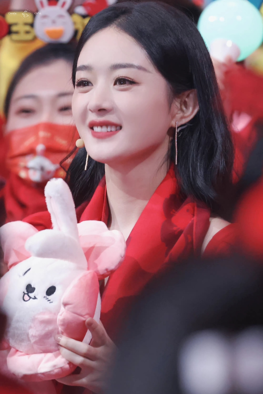 赵丽颖央视春晚节目《满庭芳·国色》霸屏平台热榜,实至名归!