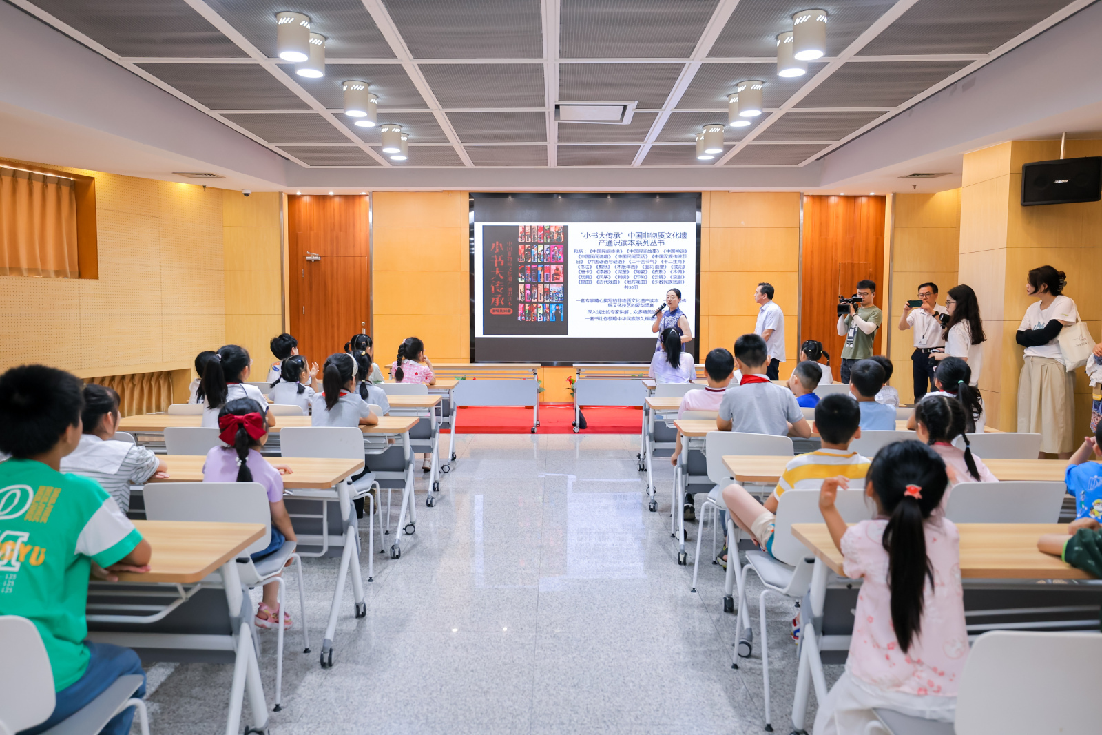 金陵图书馆携手江苏开放大学 举办"非遗遇见设计 文脉悦见书香"系列