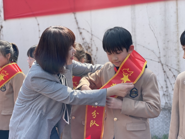 迎植树节,刀茅巷小学成立了一支护绿修剪小分队