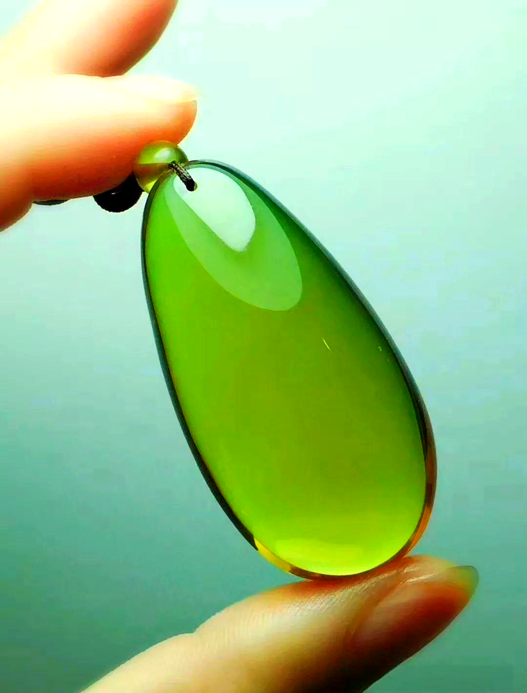 缅甸琥珀:珠宝界的颜色库全解析