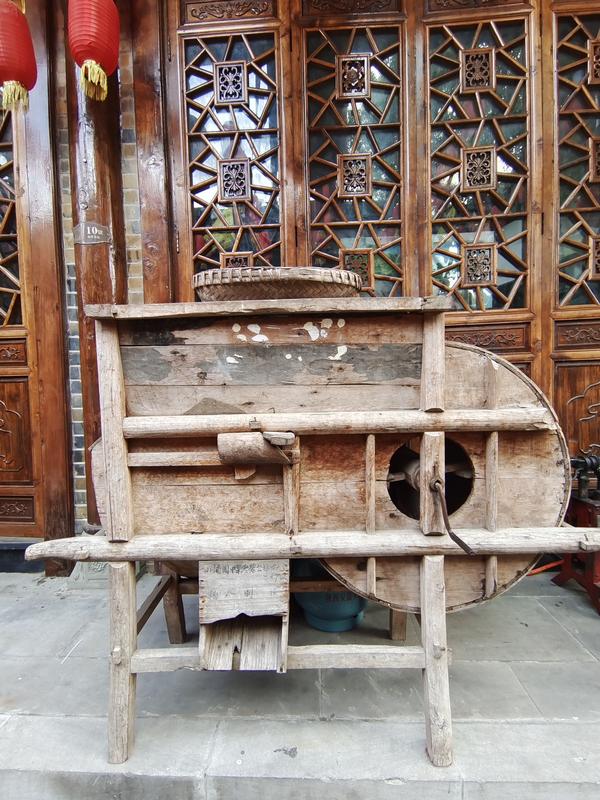 风车,别名风谷车或扇车,是一款古老而实用的农具