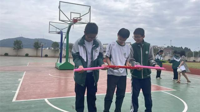 心育护航 爱在五月 西充中学临江校区举行了心理健康讲座暨团辅活动