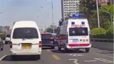 救护车、私家车因路怒互相别挡！警方：双方寻衅滋事均被罚