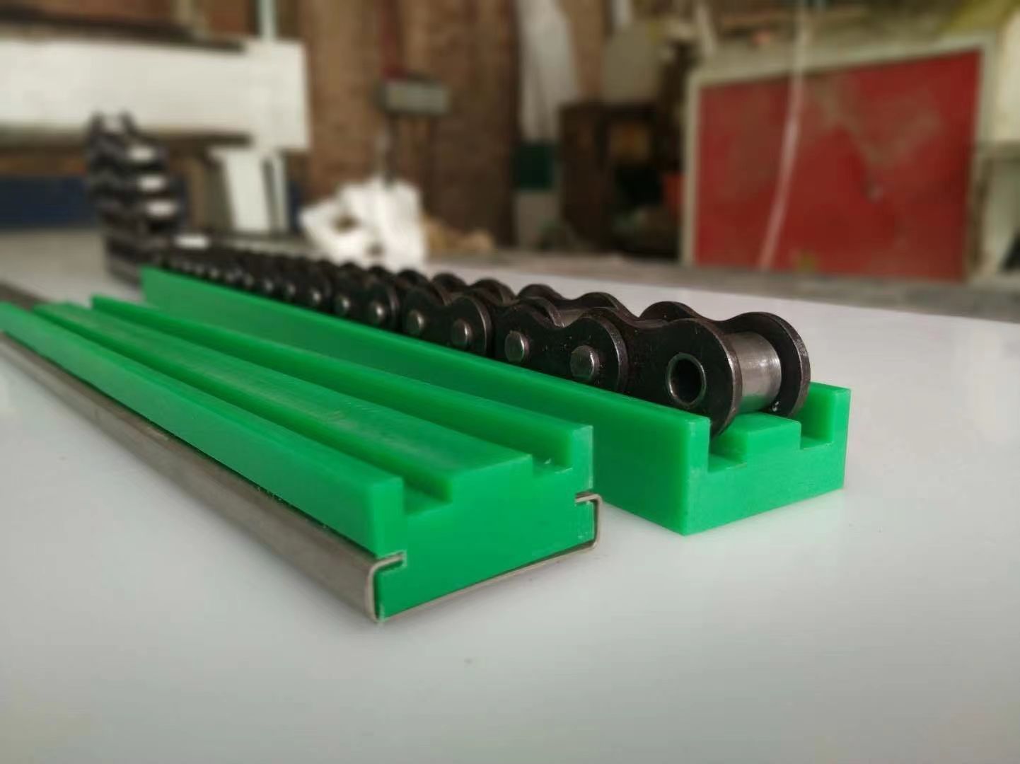 超高分子聚乙烯链条导轨有什么用途和优势呢?