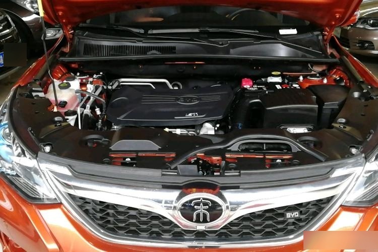 比亚迪宋的发动机声音有点大正不正常