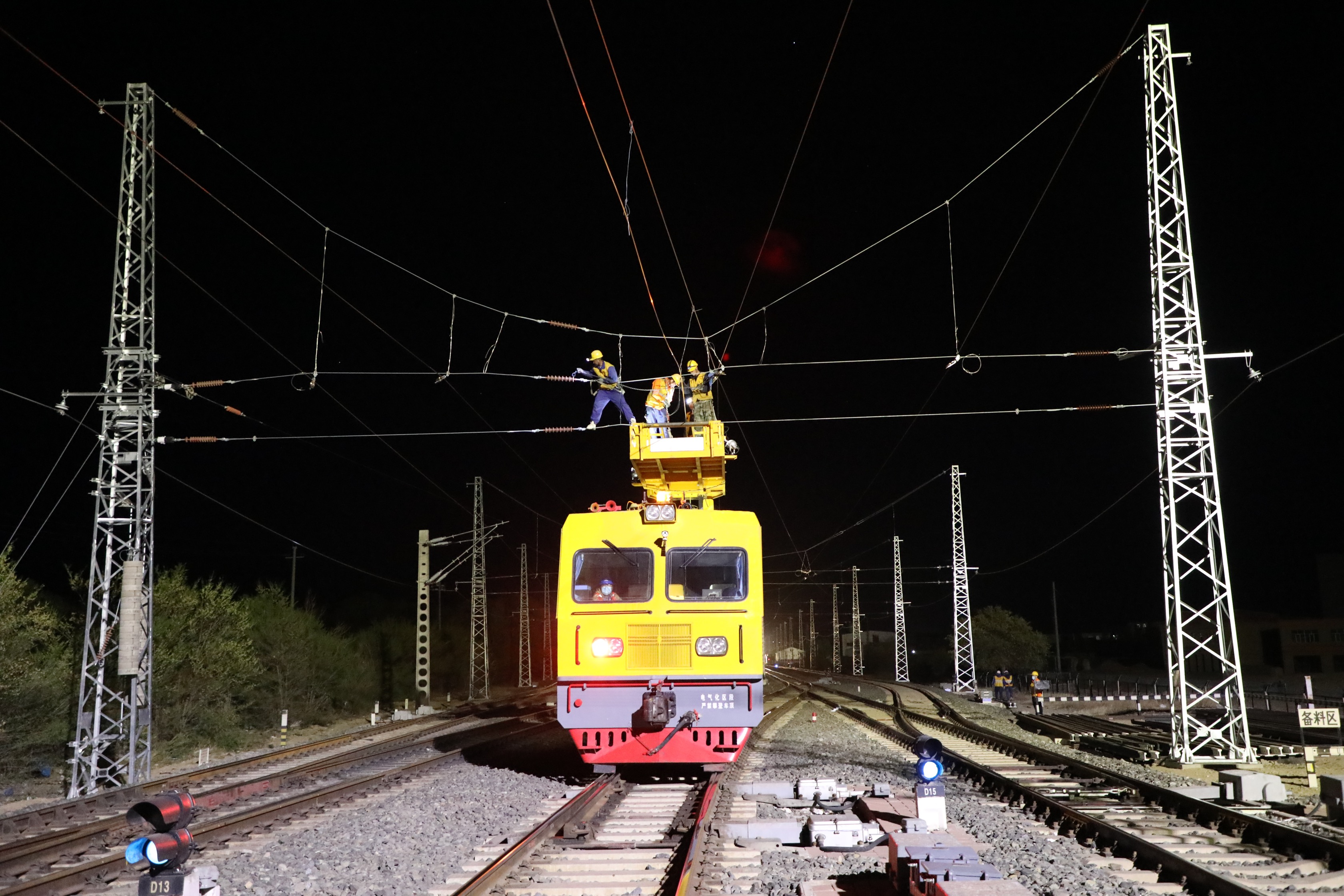 集通铁路电气化改造工程吹响"站内放线"号角