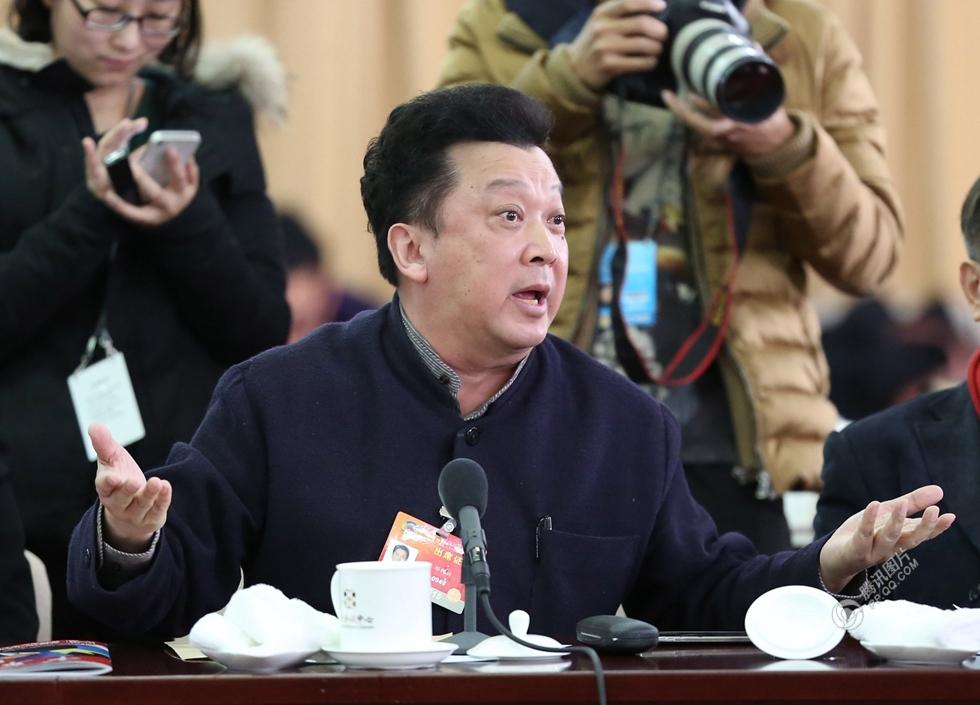 郁钧剑呼吁解散中书协,惹怒了书协大佬:别多管闲事,唱你的歌去
