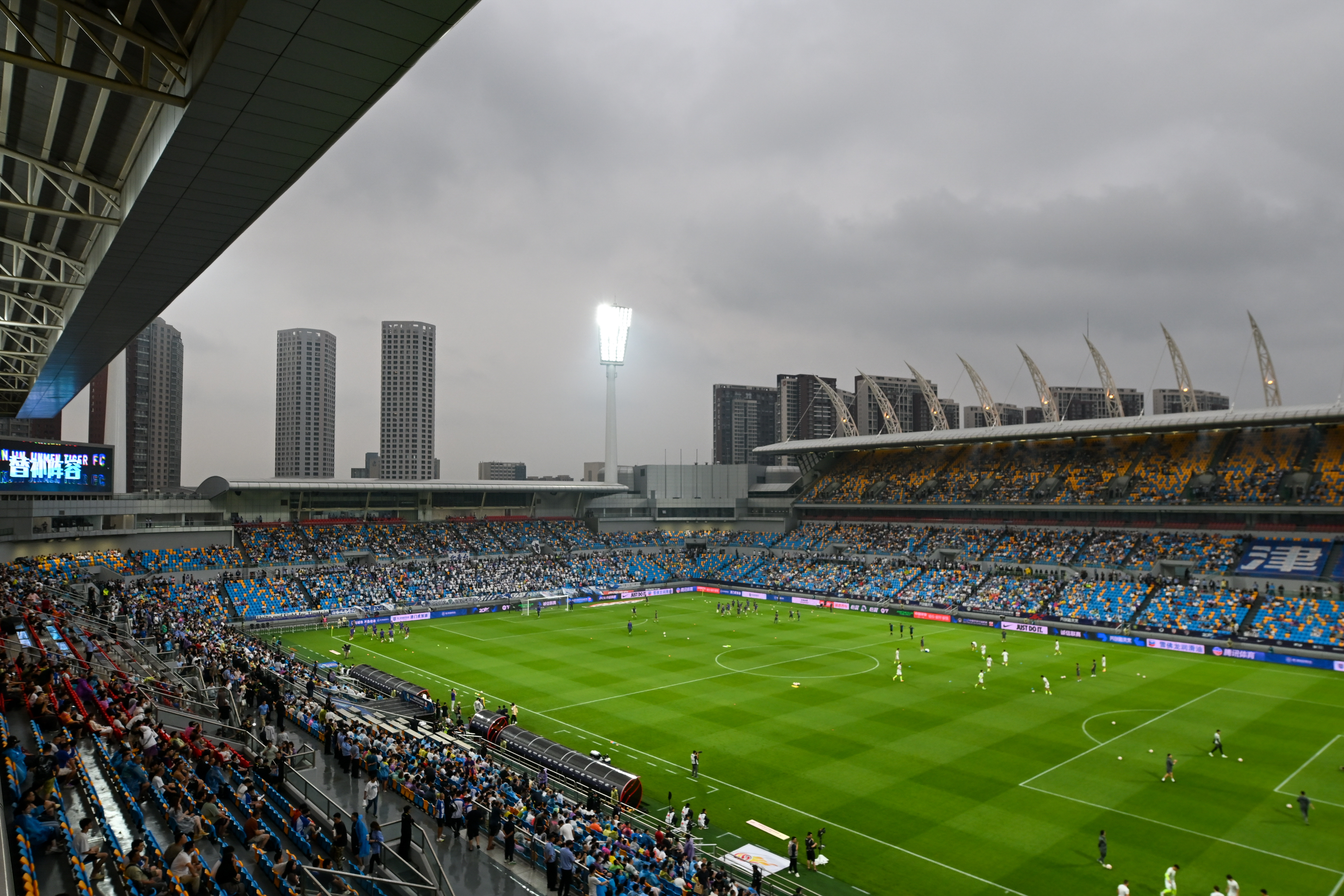 时隔十年,天津泰达足球场再迎国内顶级联赛