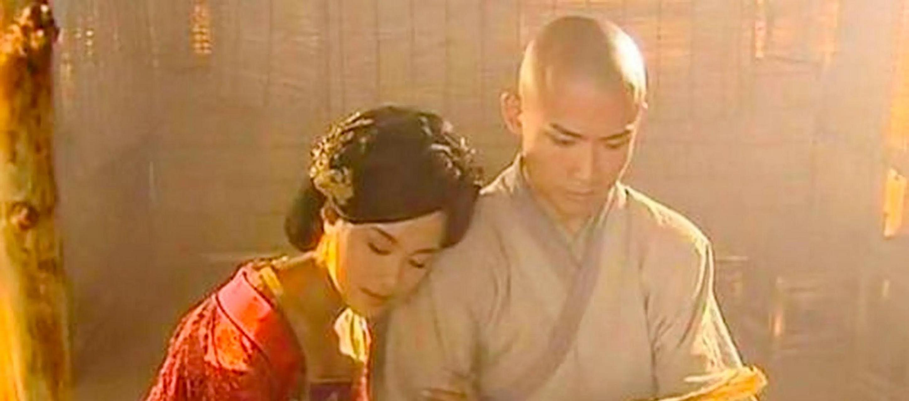 是夜,高阳公主悄悄走进草屋,被辩机和尚一把搂住,粗声道:"终于来了