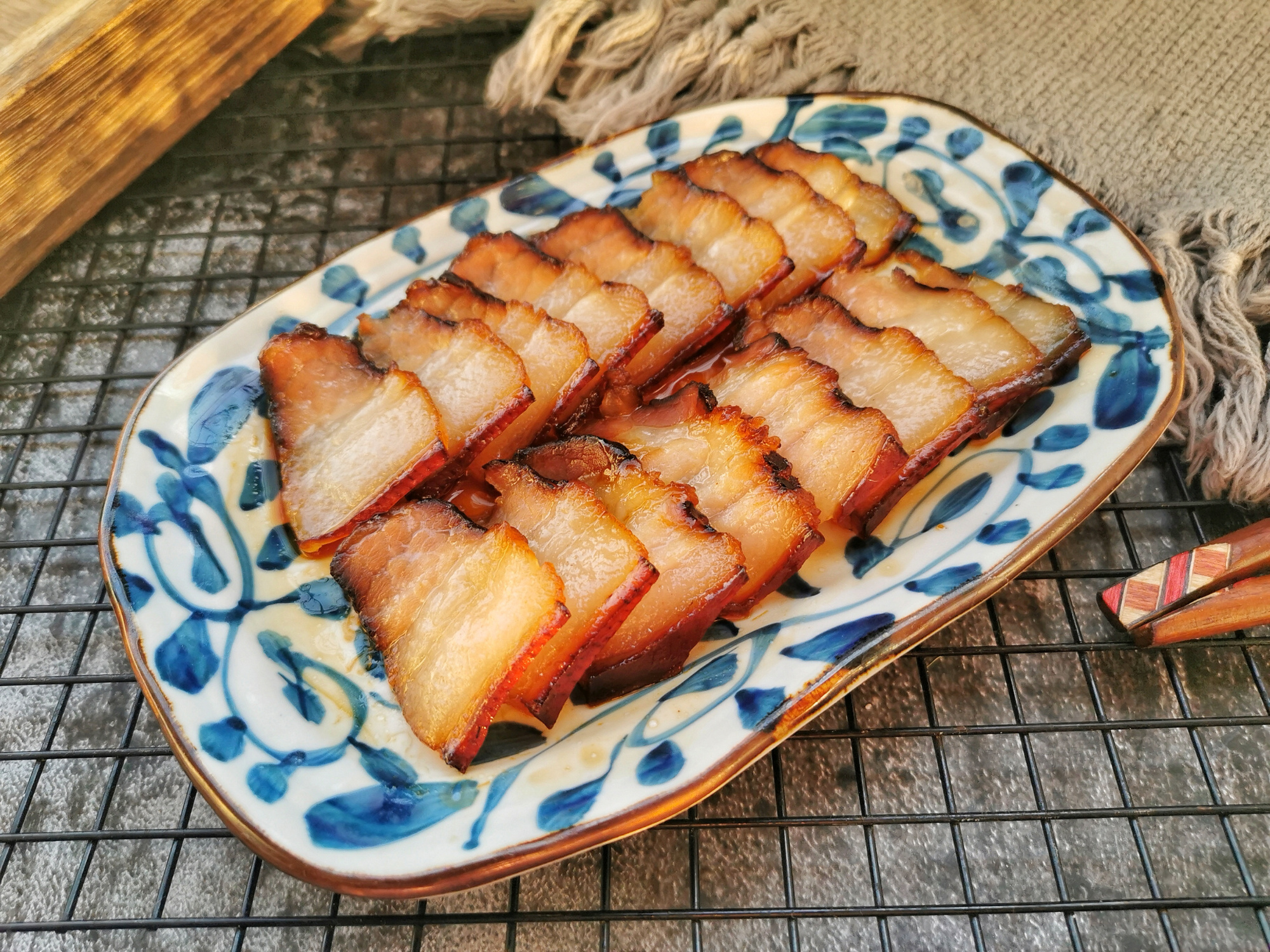 比腊肉好吃的酱油肉,简单两步就完成,无需烟熏,晶莹剔透不油腻