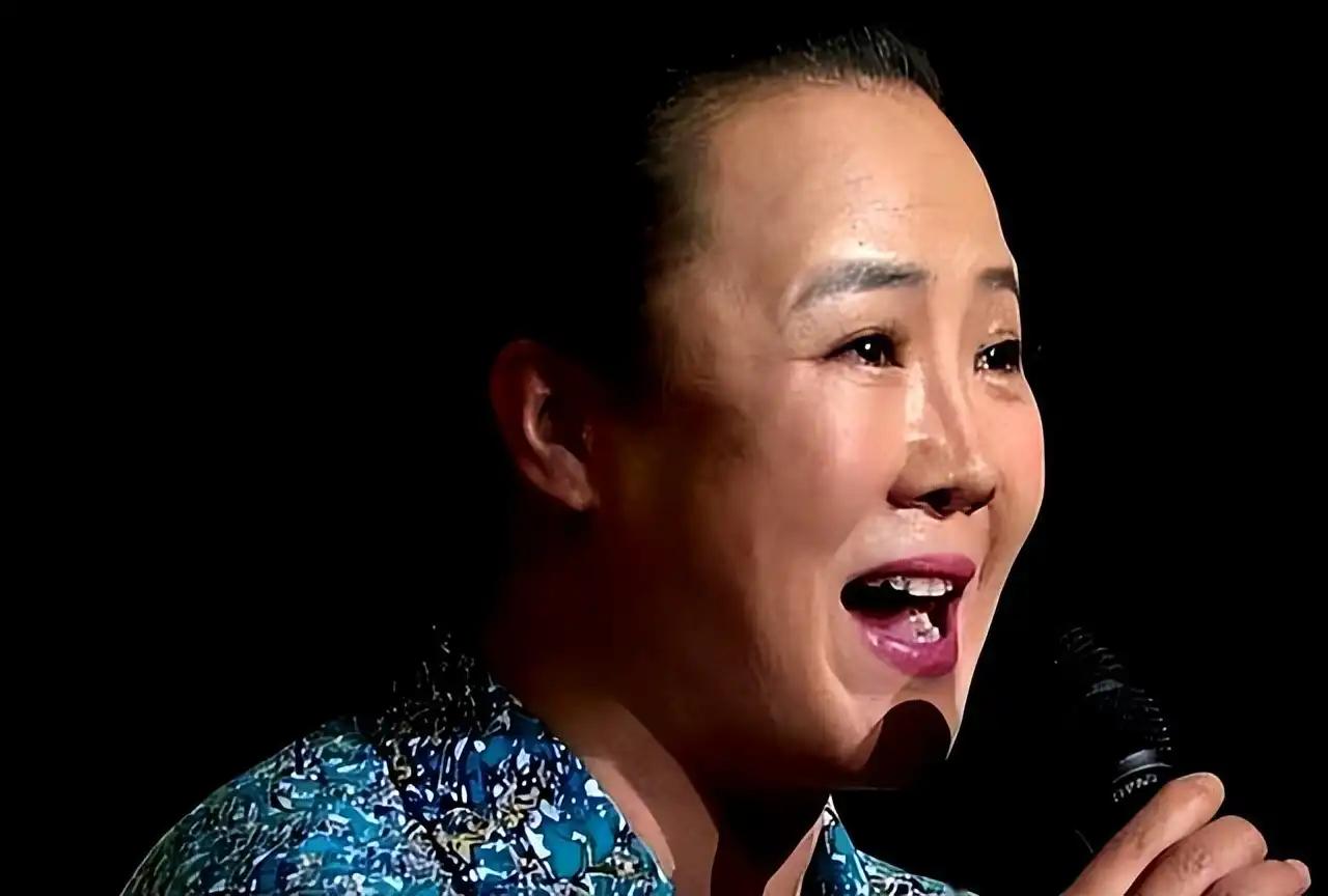 孙立荣:赵本山的首位女徒弟,上过春晚,嫁富豪丈夫被宠成公主